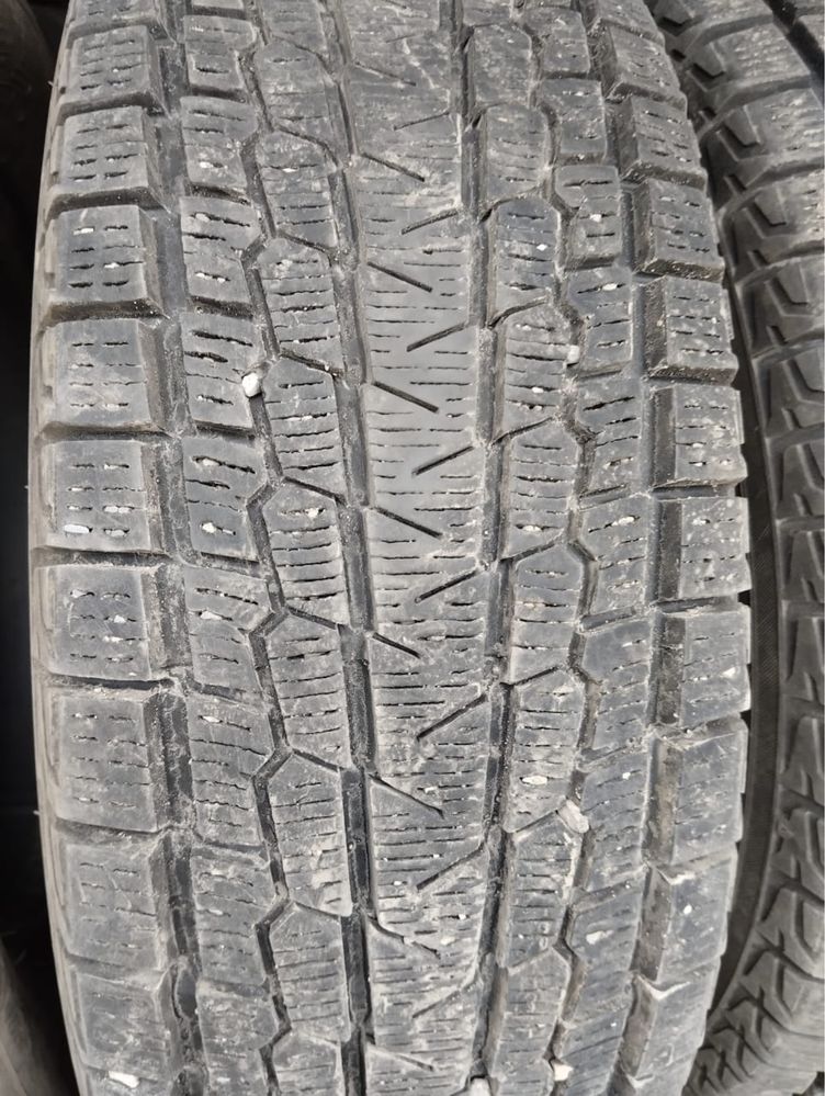 Зимние шины 215/70R16
