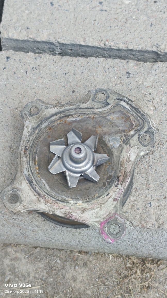 Помпа тойоту карола 1.8 объём zr2 матор