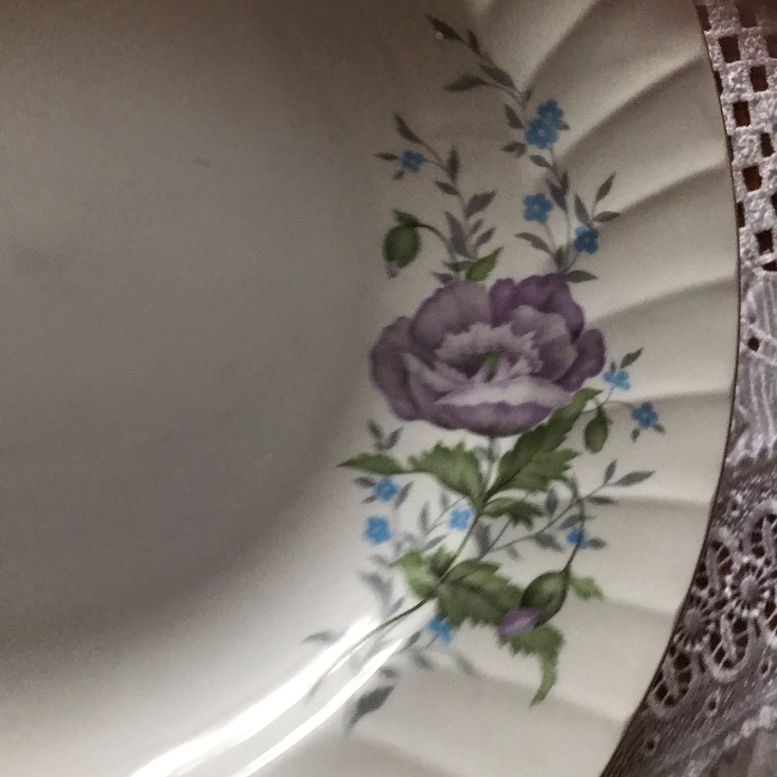 Продам  столовый сервиз .Производство СССР.Состояние отличное