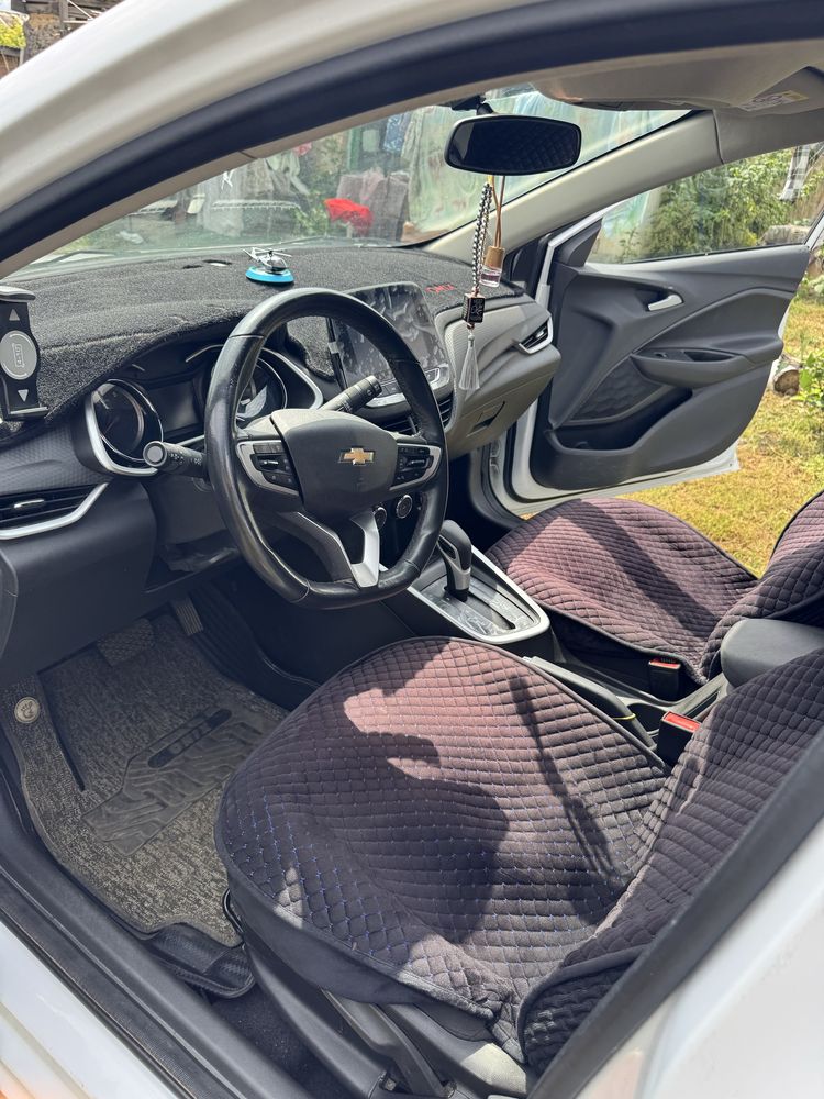 Chevrolet Onix Turbo в идеальном состоянии