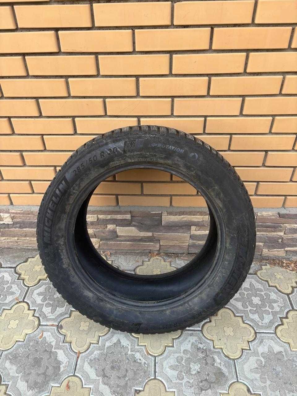 Шины марки "MICHELIN" 285/50/R20, зимние, шипованные.