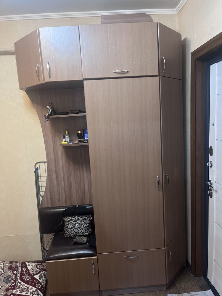 Продам шкаф в прихожую