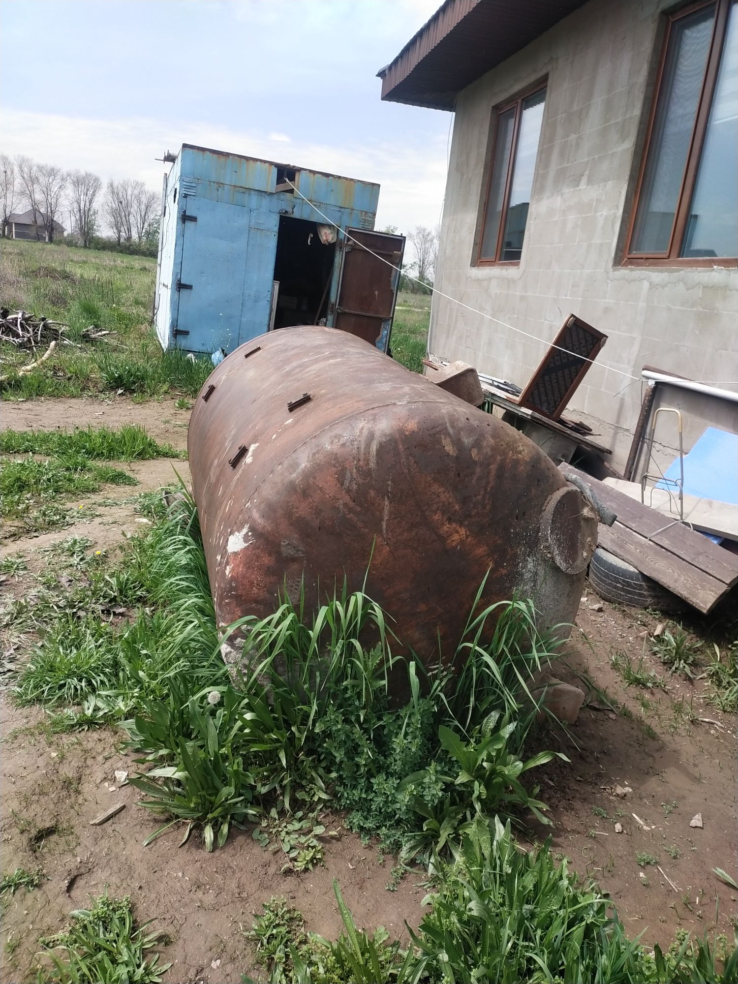 Продам емкость 1,5 м3 для воды 80000