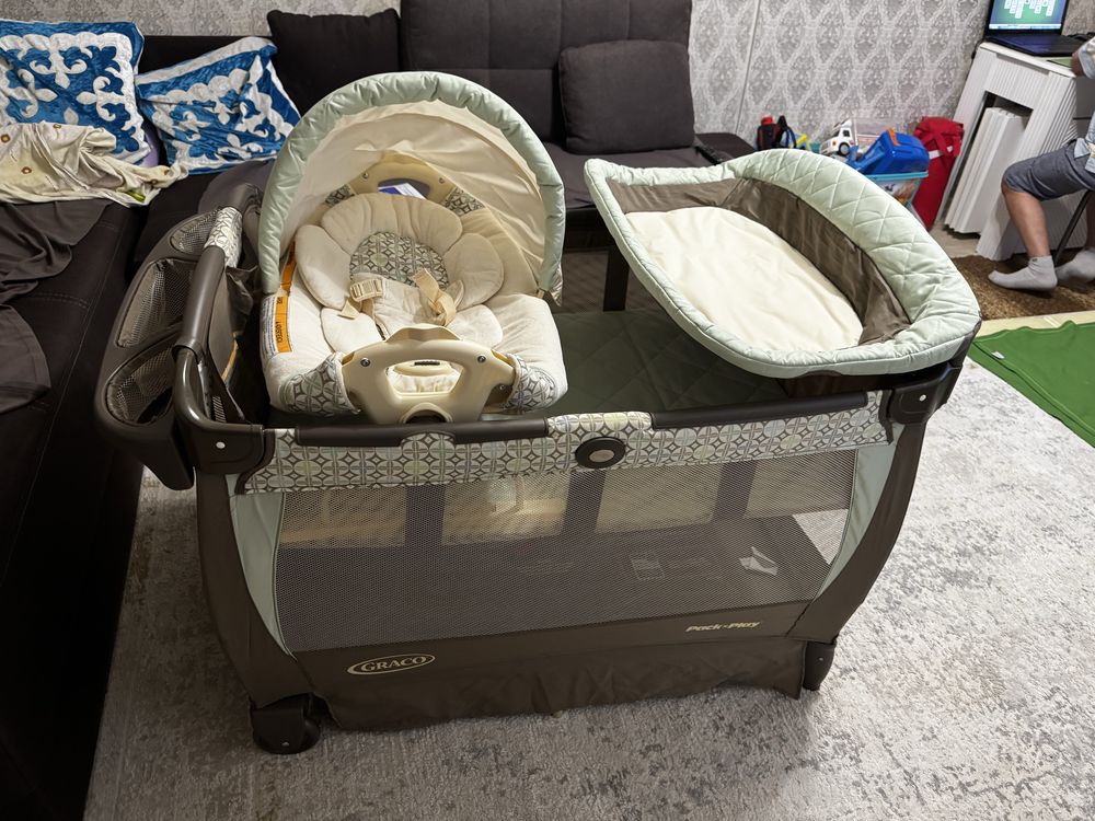 Продам Кровать-манеж Graco
