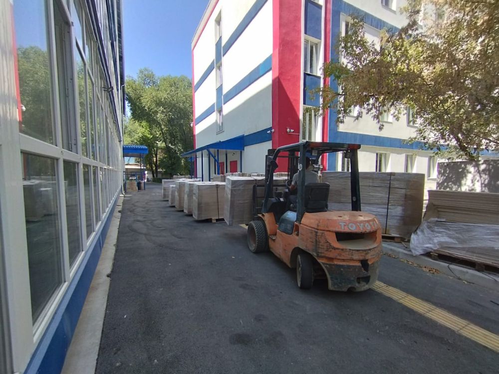 Услуги, аренда вилочный погрузчик. Вагонка Кара от 1.5 до 3.5 тонна 4м