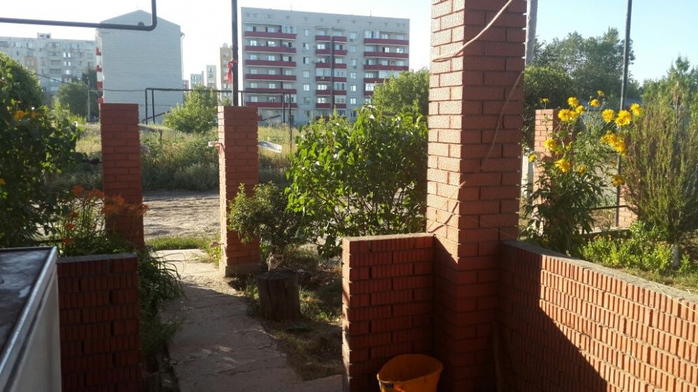Продается дом 2эт на против 5м через дорогу начало 7м первая улица