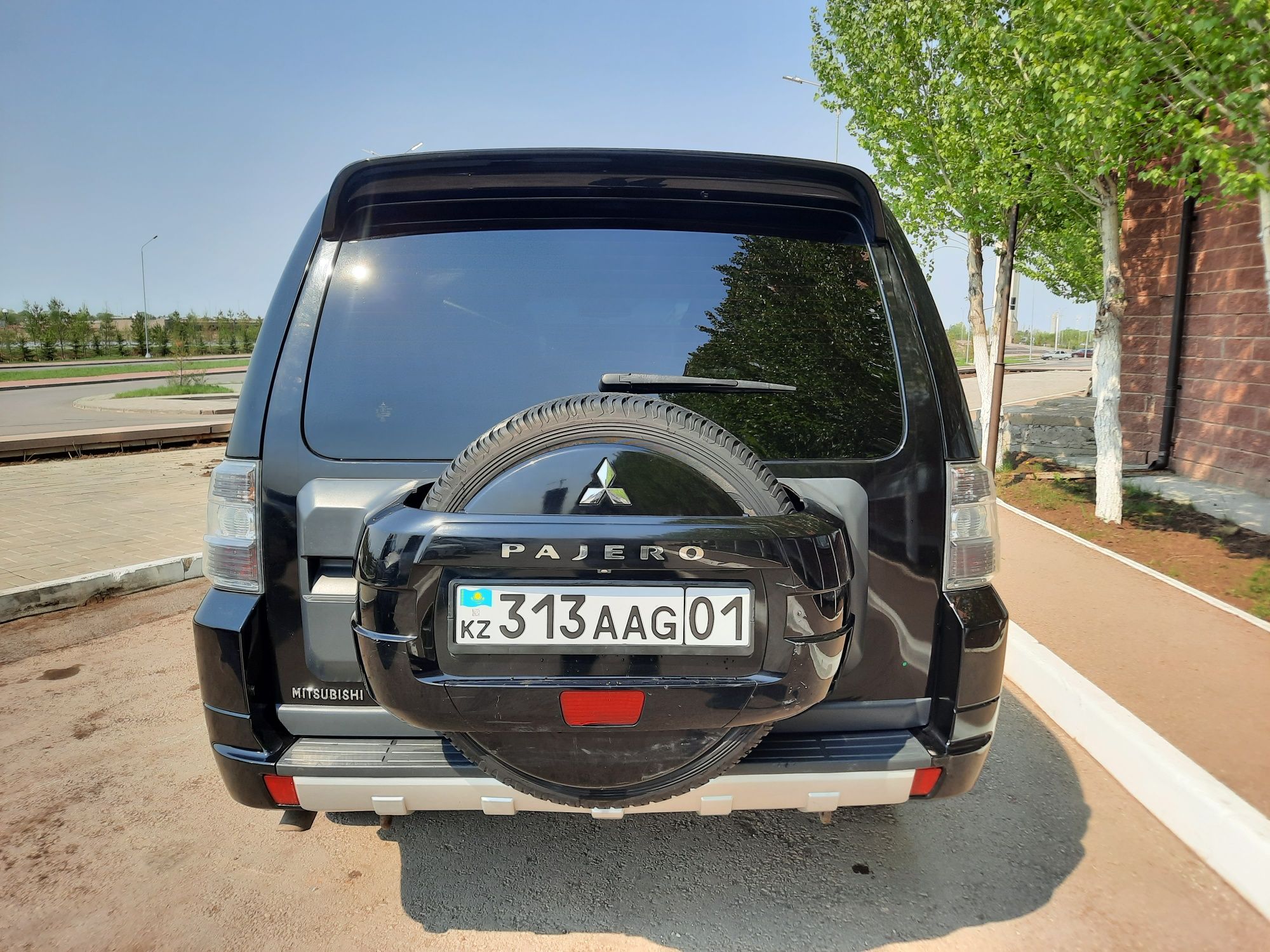 Mitsubishi PAJERO 4