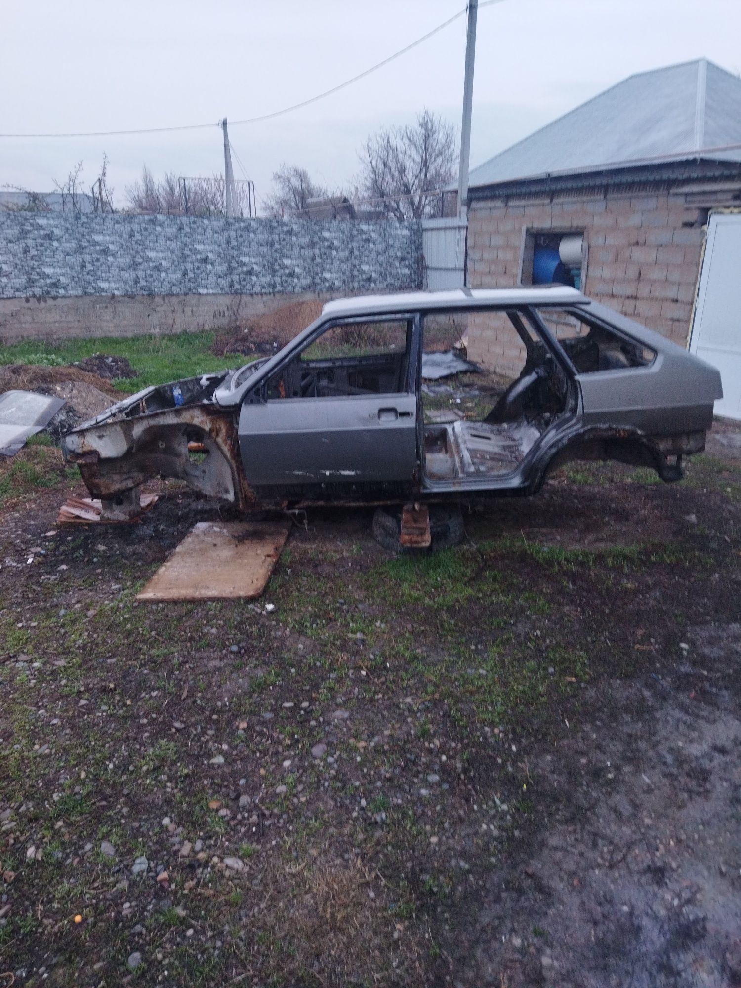 Продам Ваз 2109год 1992 по запчастям