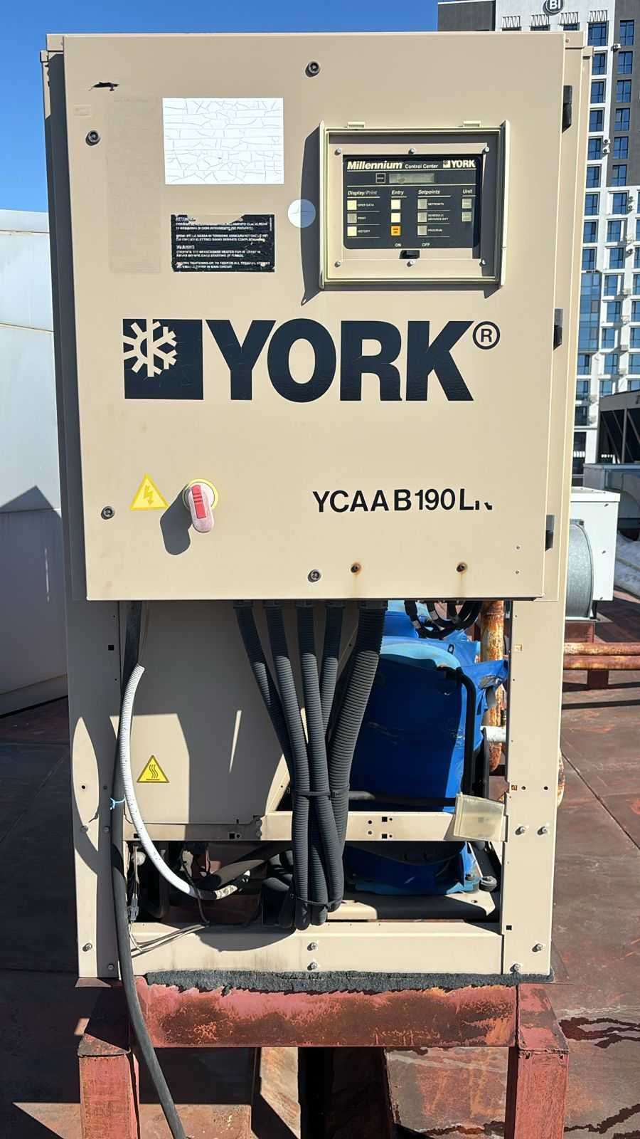 продам чиллеры и фанкойлы дешево