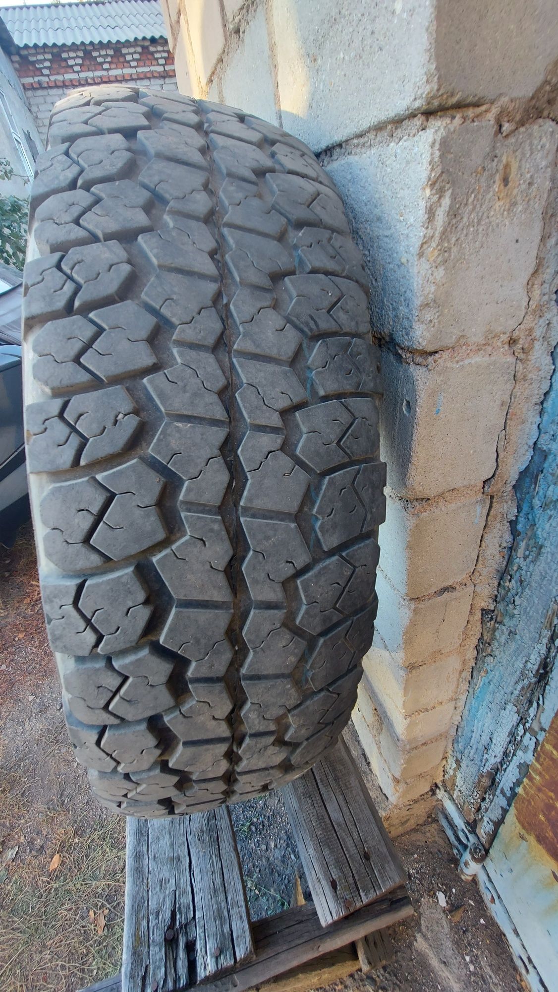 Продам автошина 225/75 R16