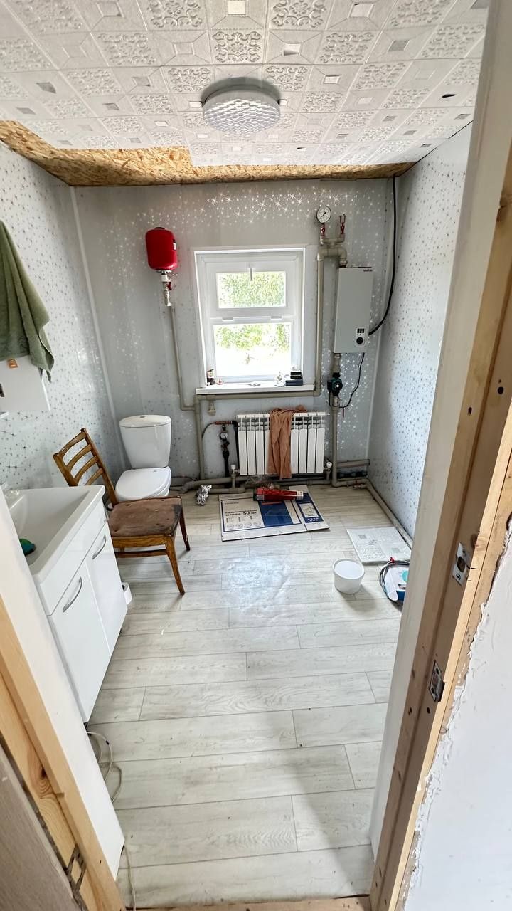 Продается участок с домом, Есть погреб, Большая комната,большая кухня.
