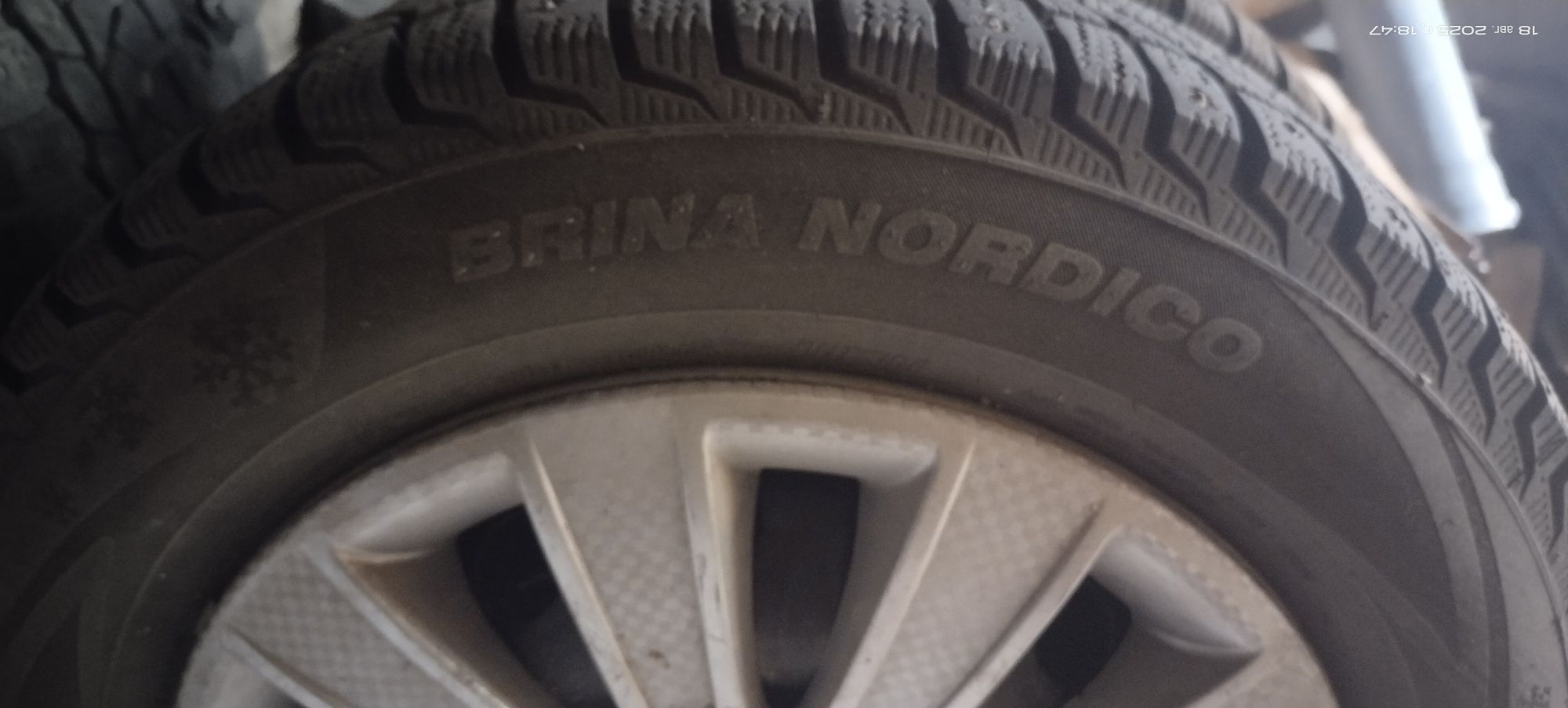 Продам зимние шины с дисками