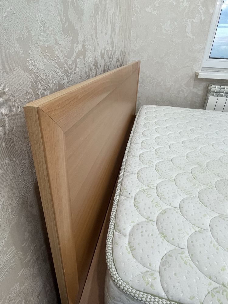 Кровать с матрасом 160/200