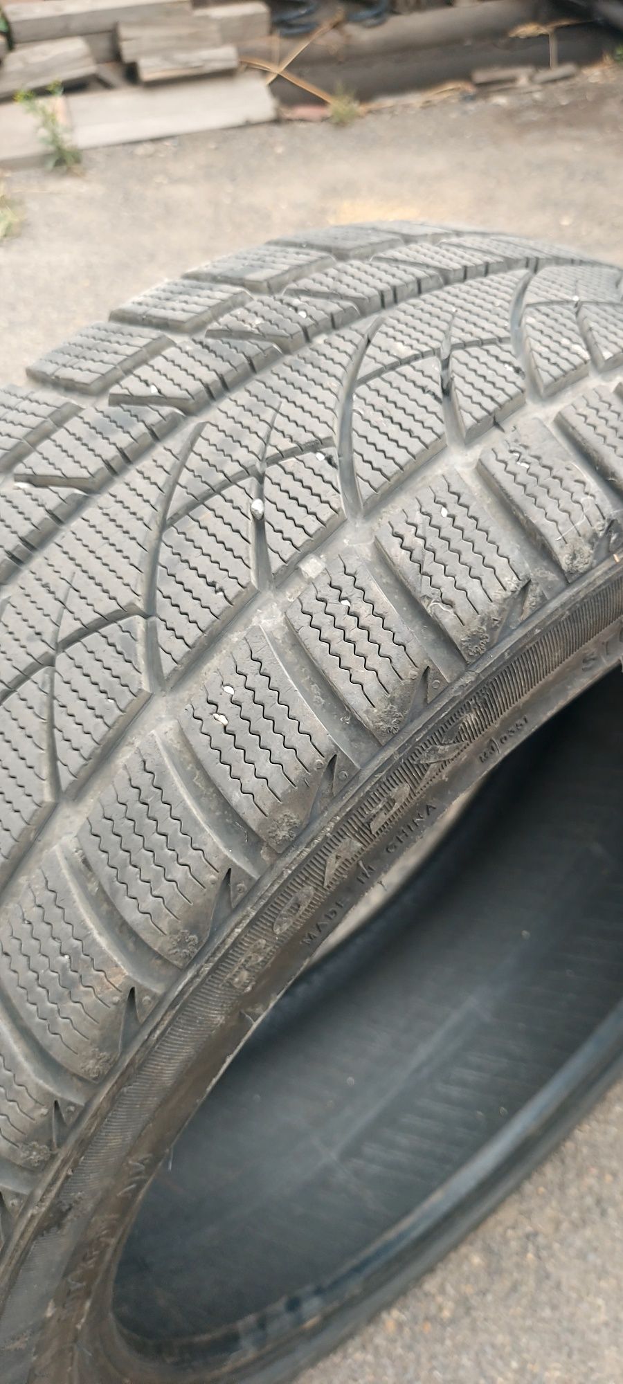 Продам два балона R18  225/40