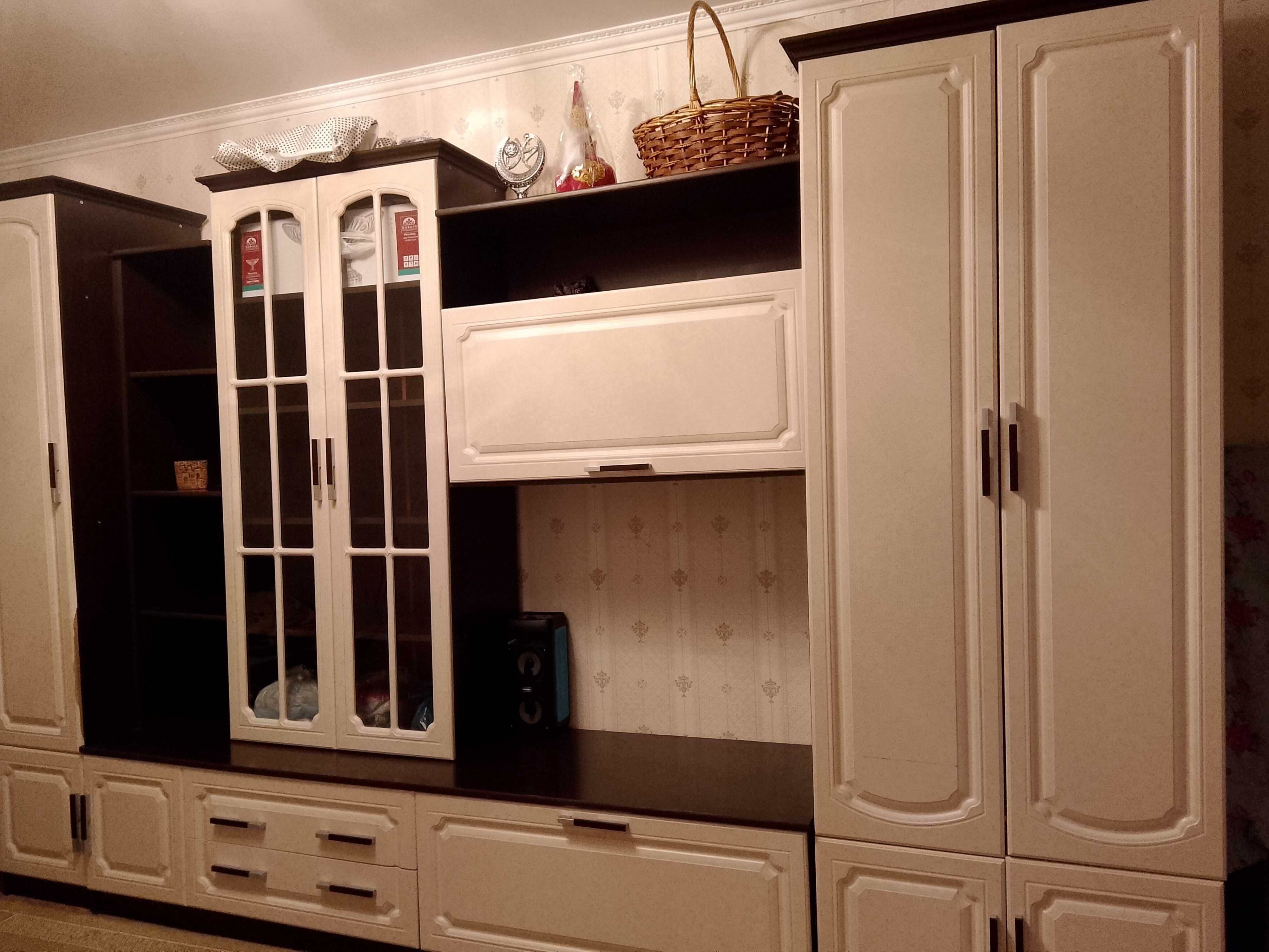 Продам срочно Стенку размером 3,5 метра