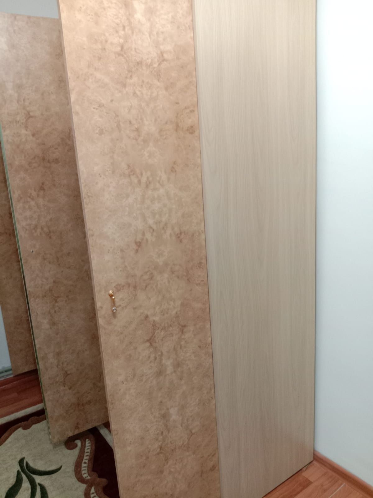 Продаётся пятачок любви, цвета беж.