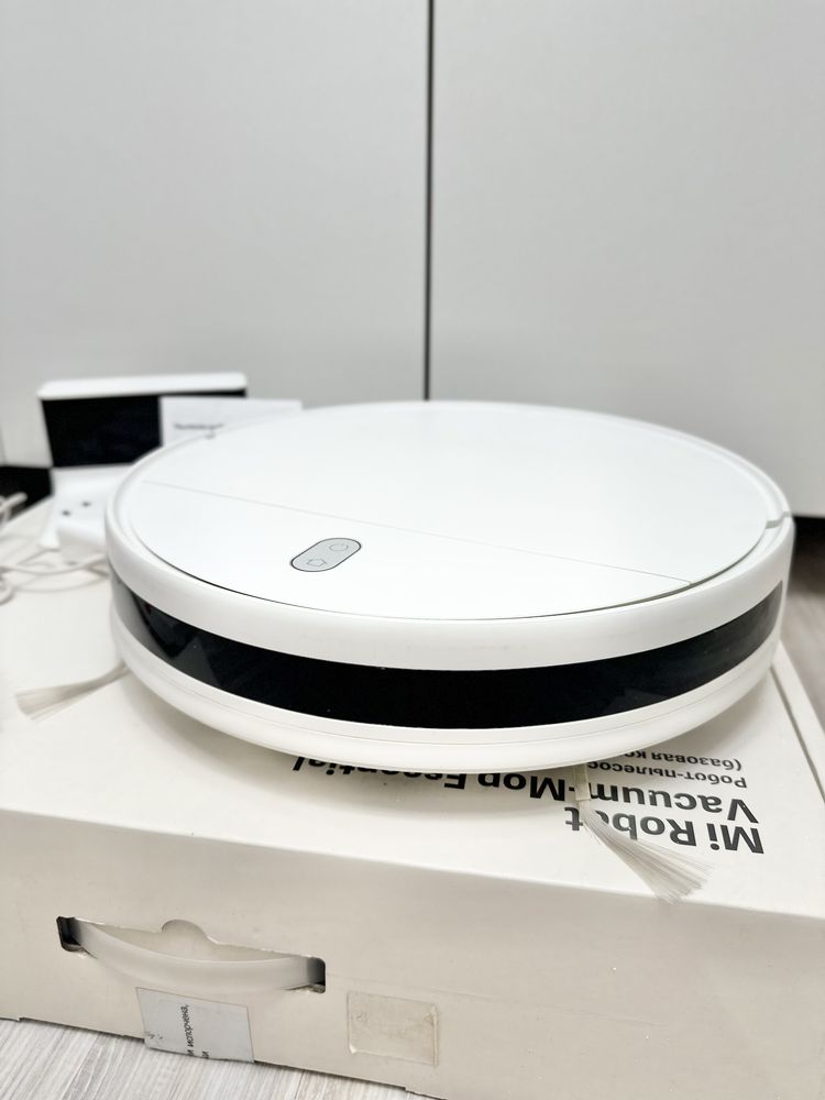Робот-пылесос Xiaomi Mi Robot Vacuum-Mop Essential