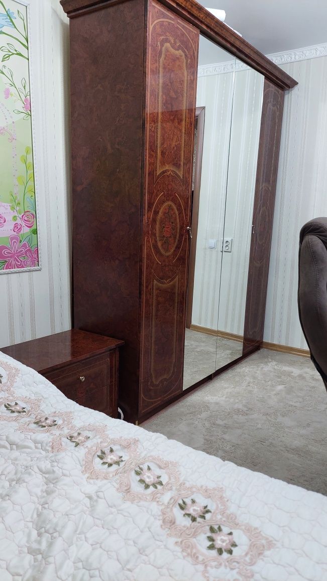 Продам спальный гарнитур