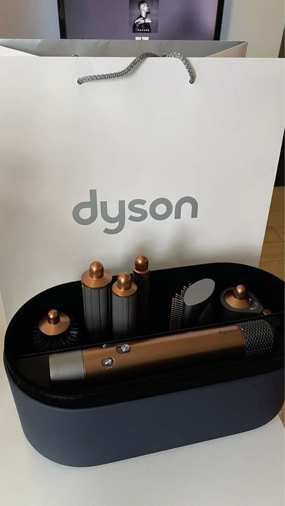 Dyson Именной. Дайсон фен стайлер оригинал