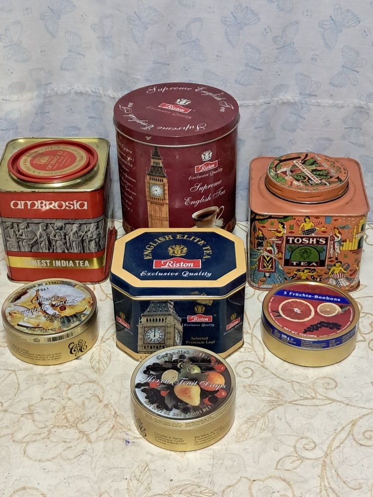 Продам для дома контейнеры для хранения яйиц 2шт,разное.