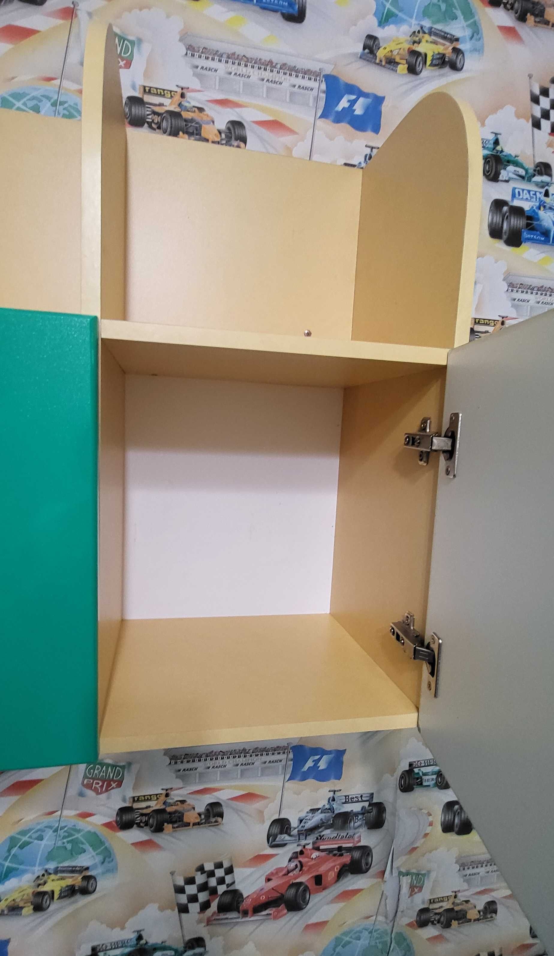 Продам книжную полку навесную