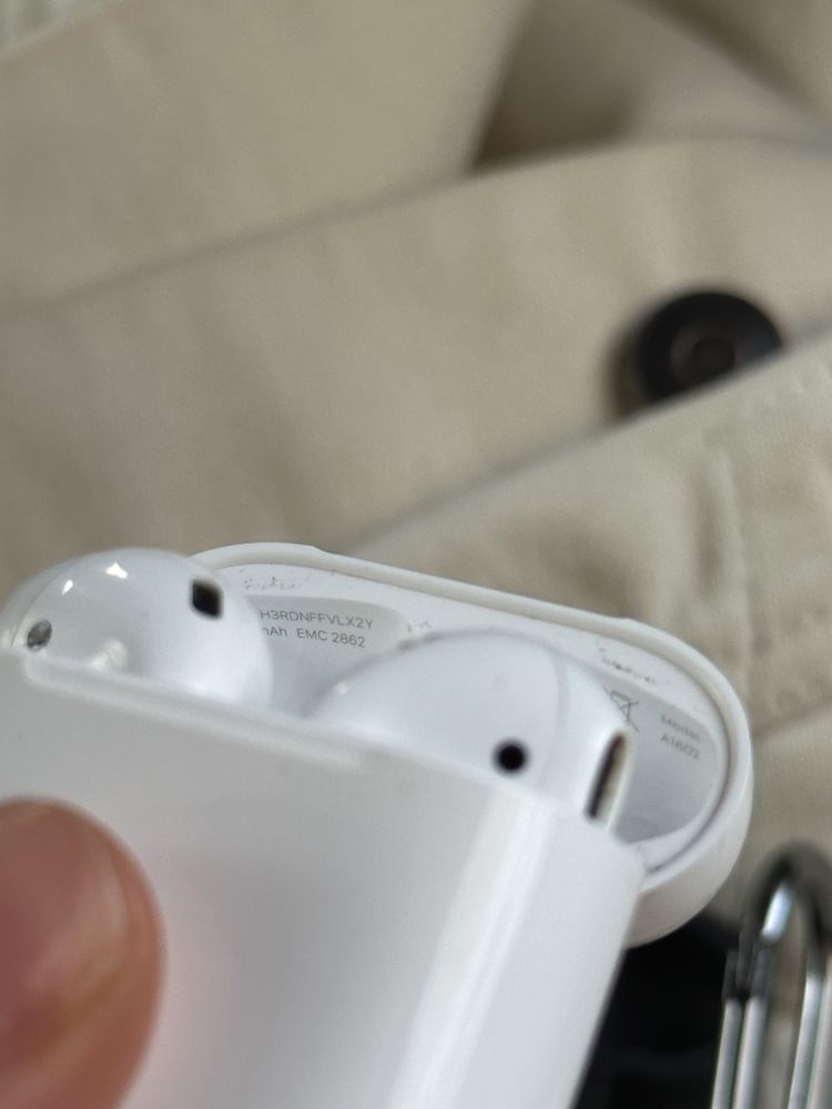 Продам airpods 2 в хорошем состоянии
