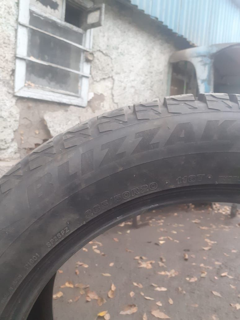 Продам зимнюю резину, Bridgestone Blizzak, размер 285/50 R20