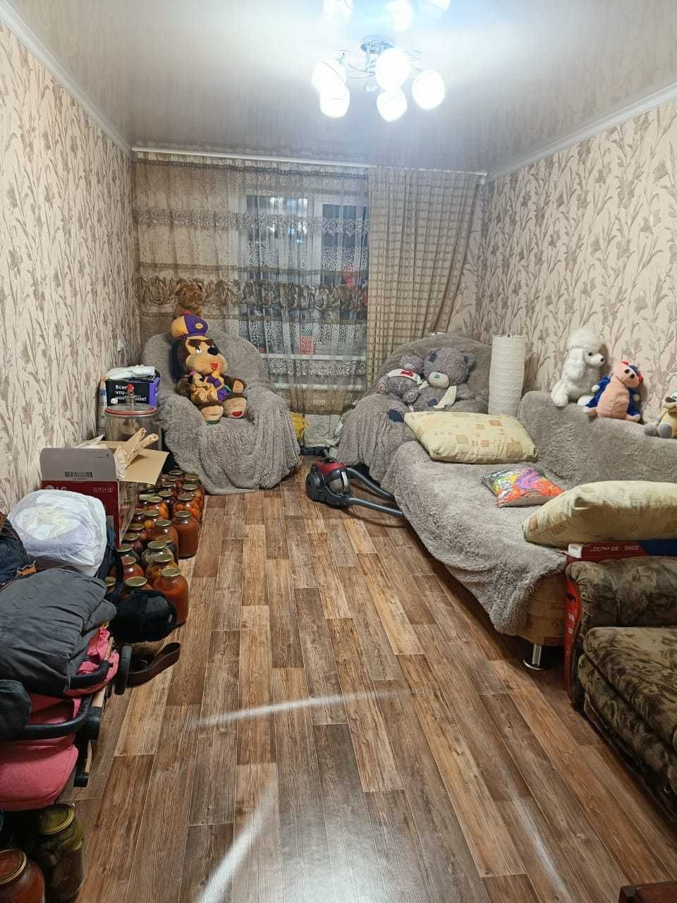 Продам 4 комнатный дом с центральным отоплением и водой, канализацией