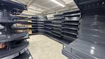Торговое оборудование продуктового магазина.