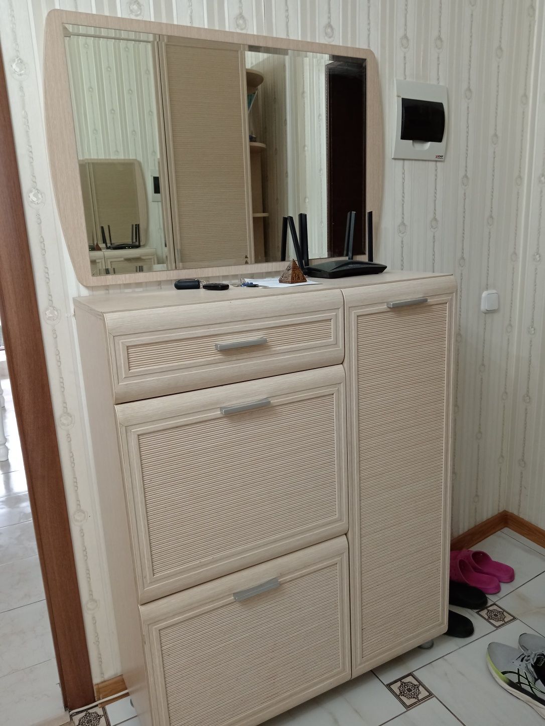 Продам прихожую в комплекте