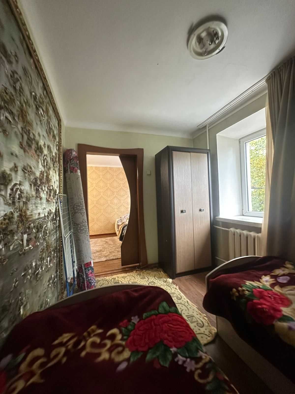 Продам 4х комн. квартиру переделанную в 3х на 3 микрорайоне в 9 доме.