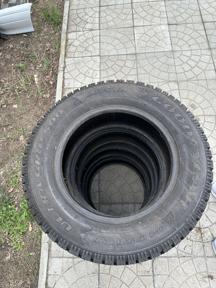 Комплект резины шипы на 16, 235/60