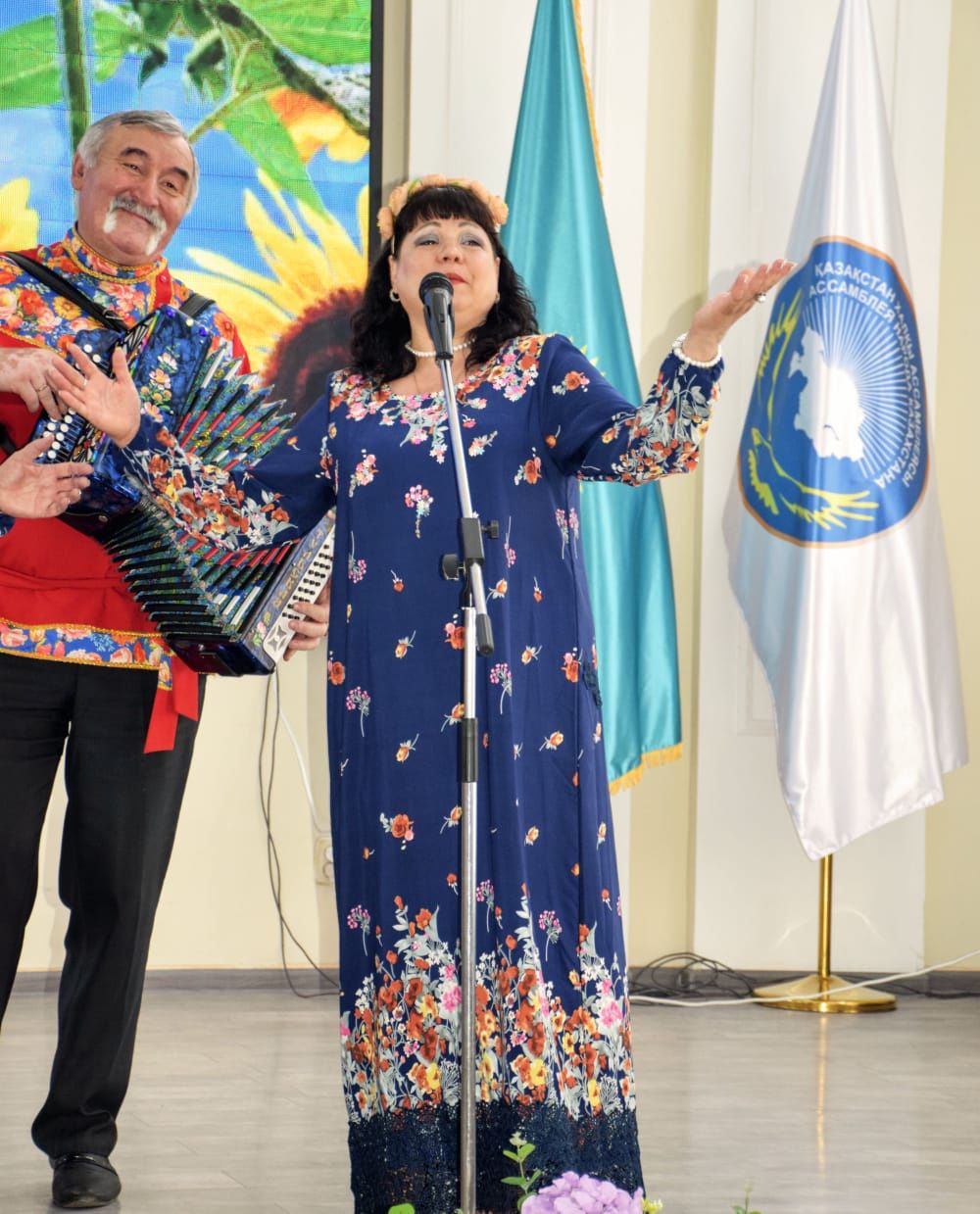 Ведущая праздников Елена