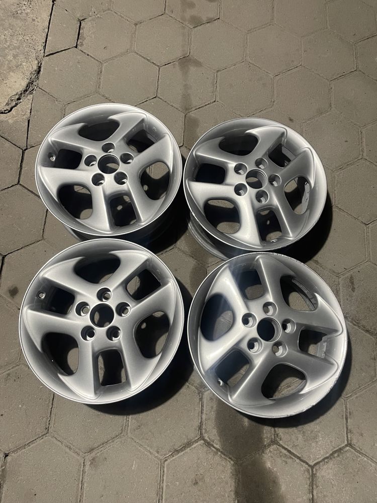 Диски R16 от Toyota Windom Kwash