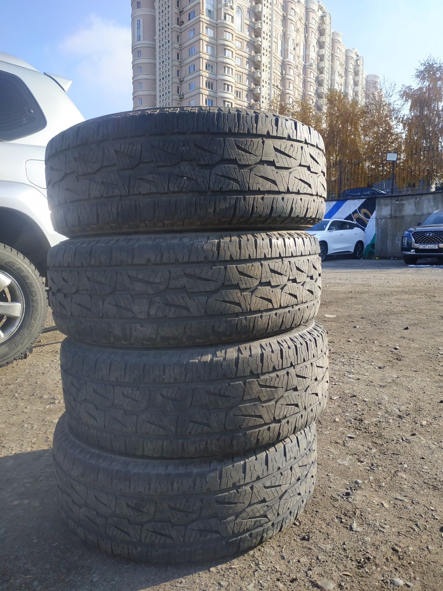 Bridgestone dueler A\T 001 265/65/17