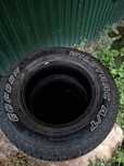 Продам хорошую резину 225/70 R 16 ..не бьёт  шишек нет . Три болона .