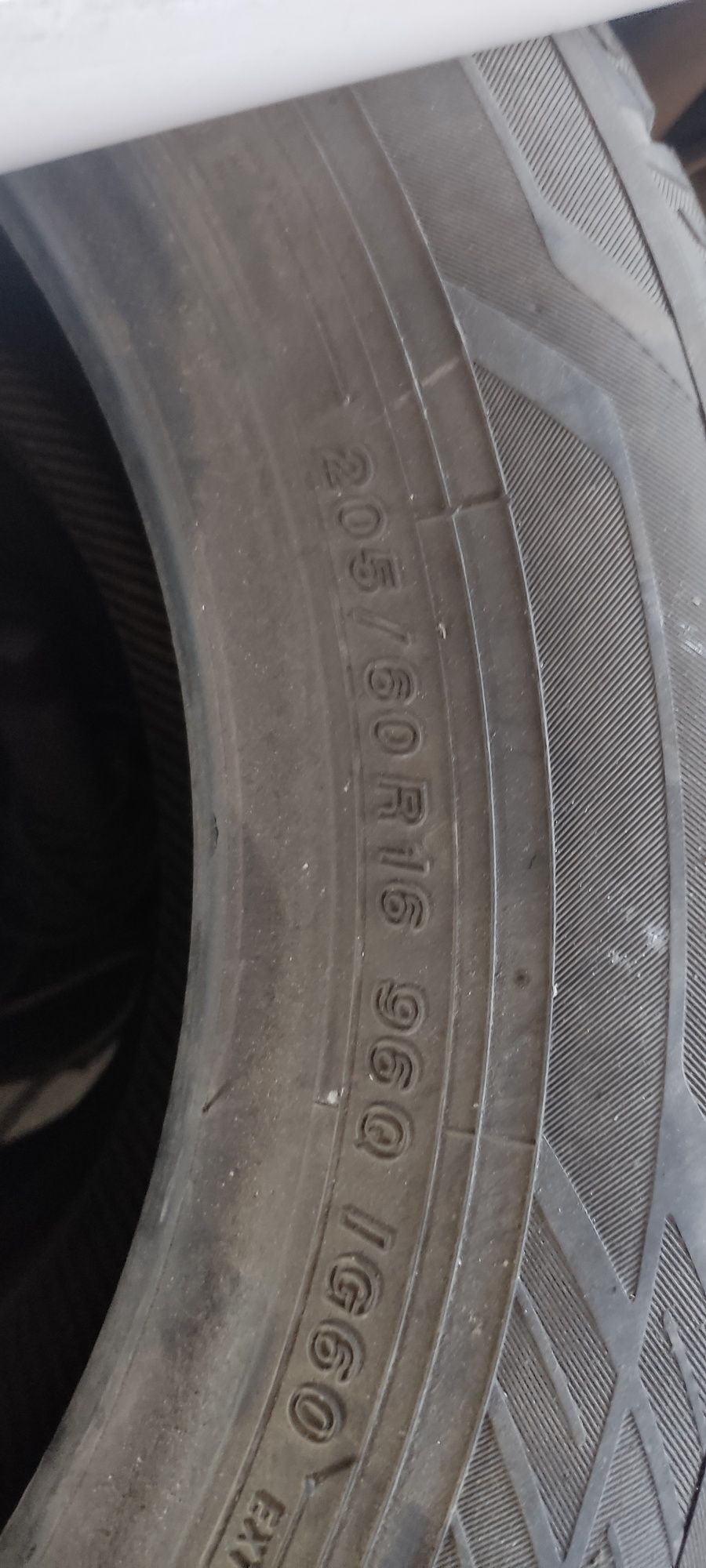 Шины зимние 205/60 R16