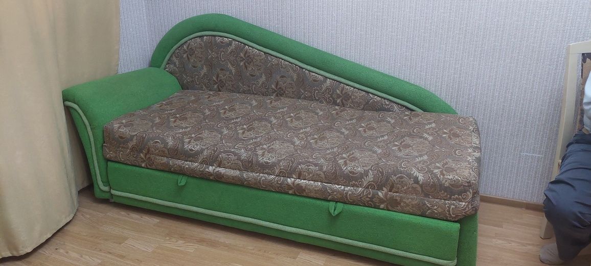 Продам диван (тахта)