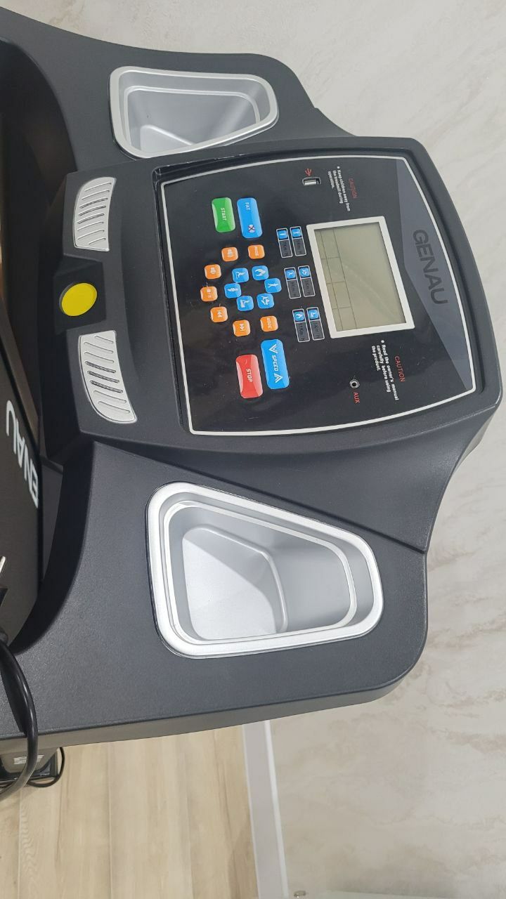 Продаётся беговая дорожка GENAU TR50
