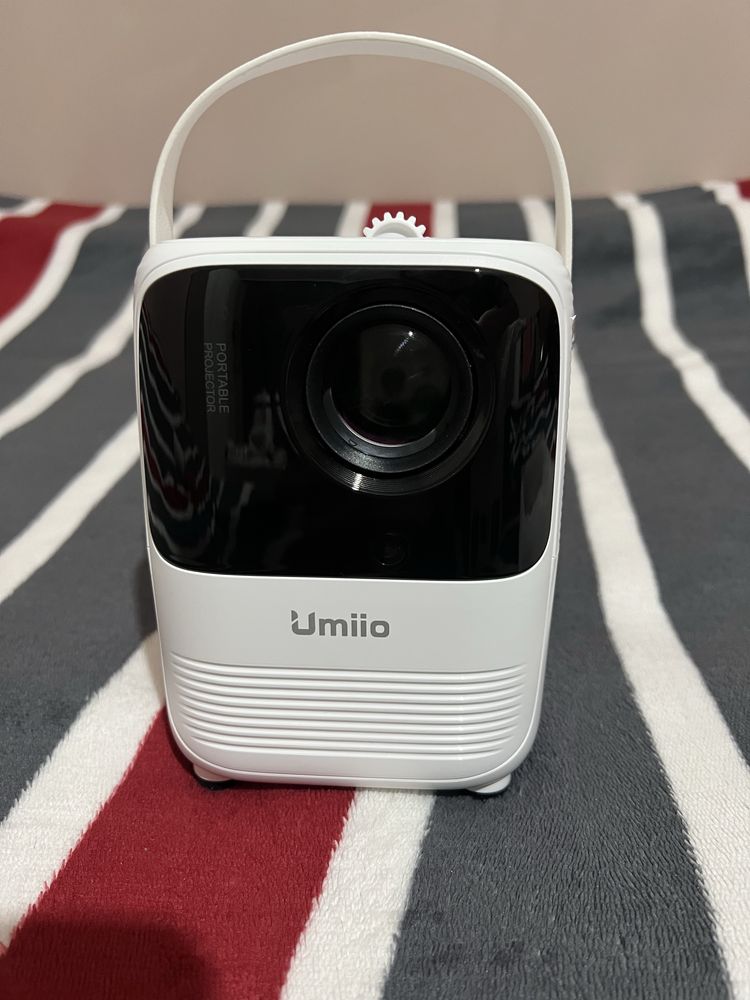 Продам проектор umiio