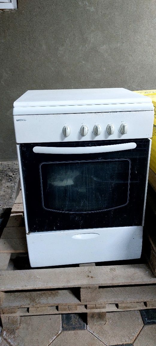 Газовая плита.Цвет белый