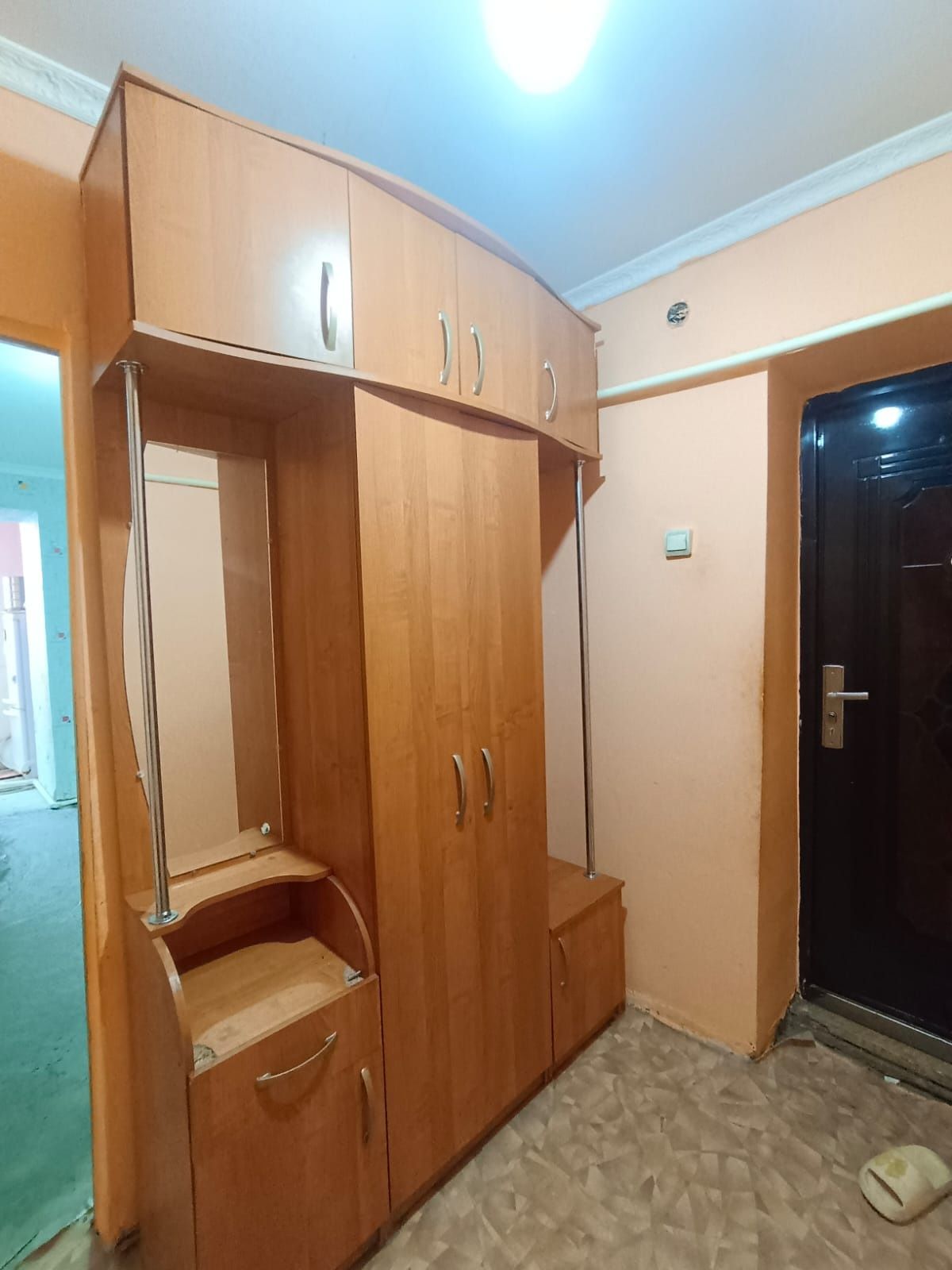 Продам шкаф для прихожей