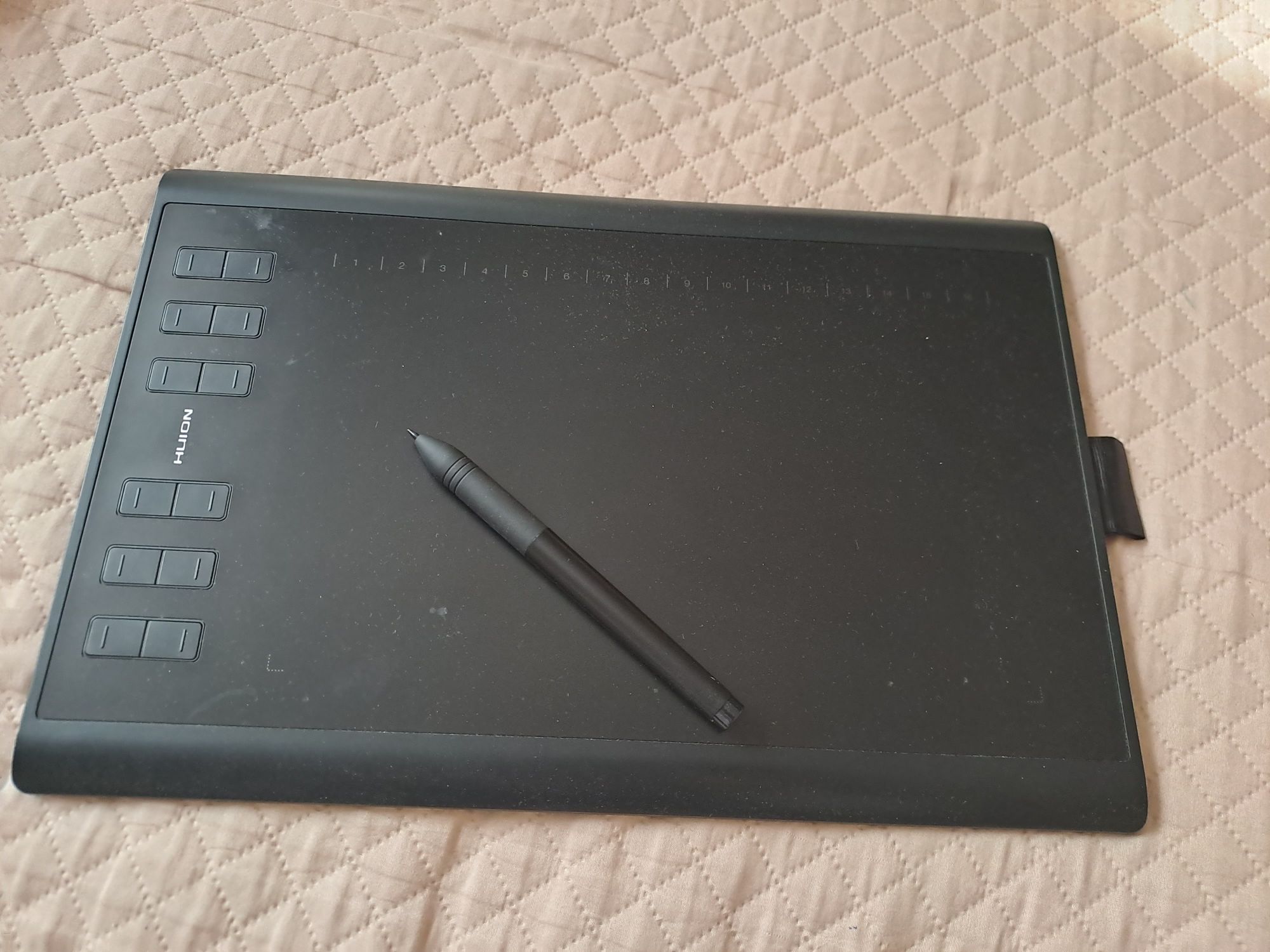 Продаю графический планшет HUION PROFESSIONAL GRAPHICS TABLET NEW 1060