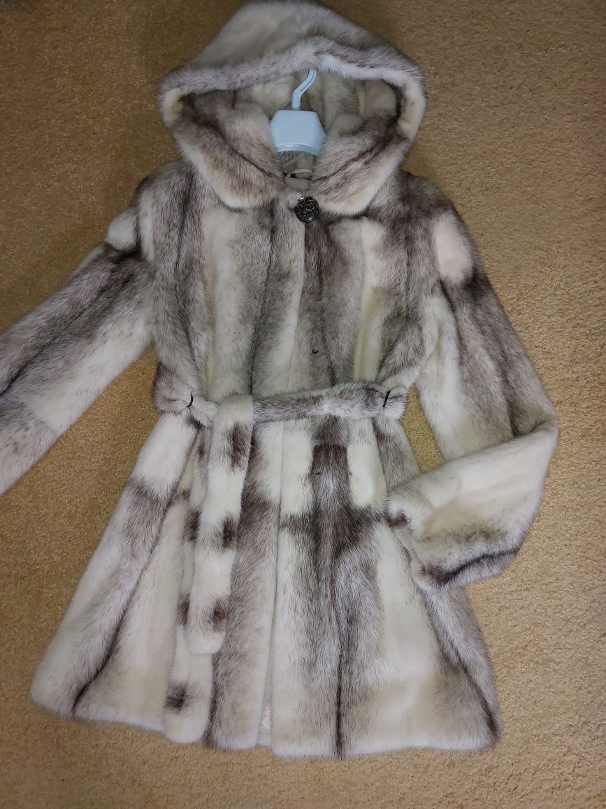 Продам женские вещи.