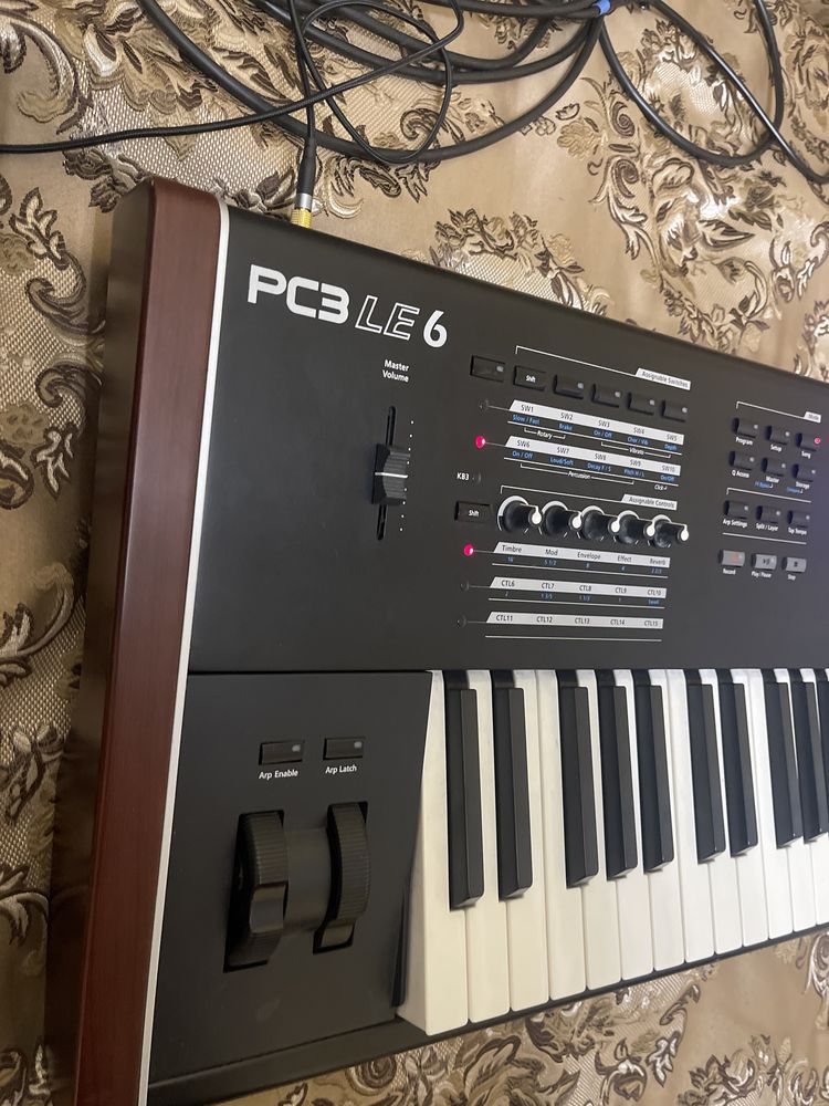 Kurzweil PC3LE6 синтезатор