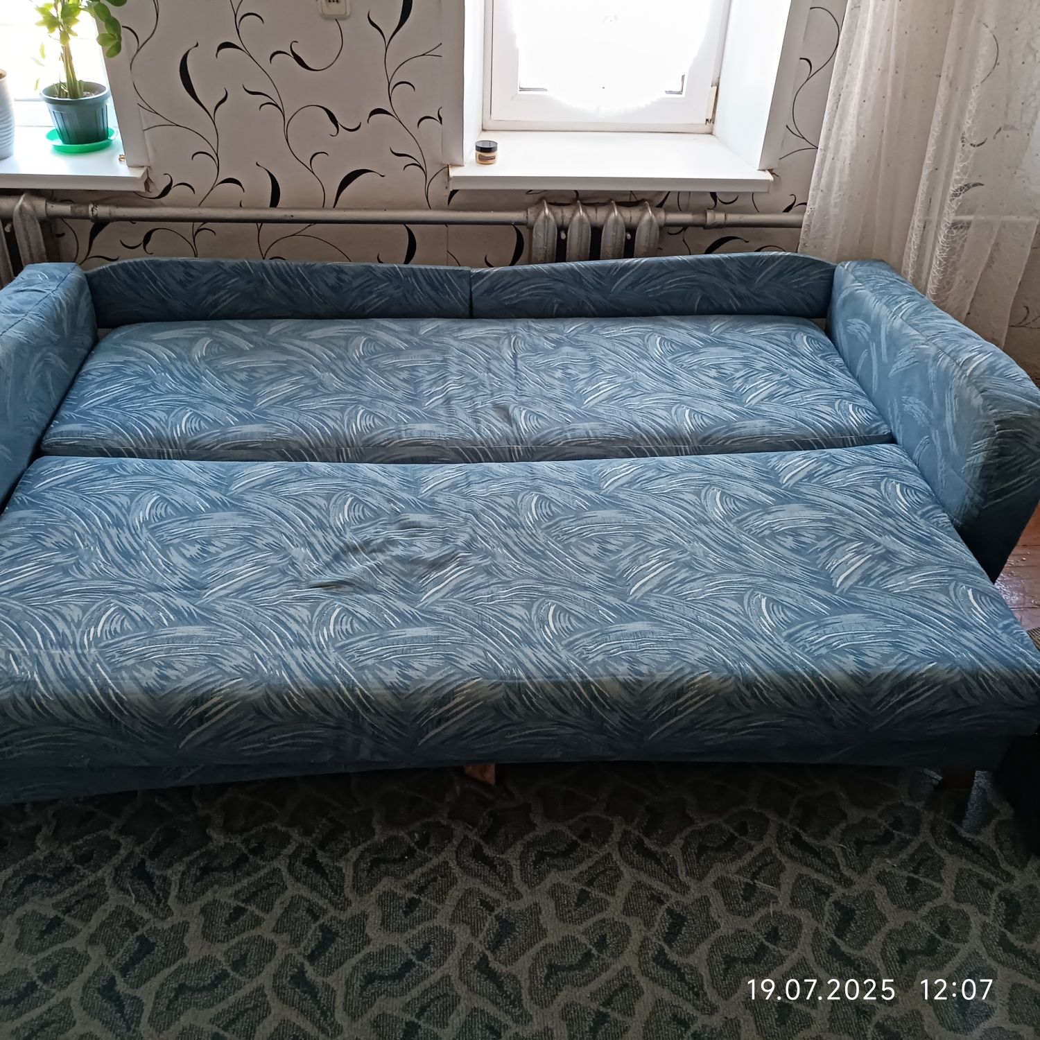 Продам   диван .