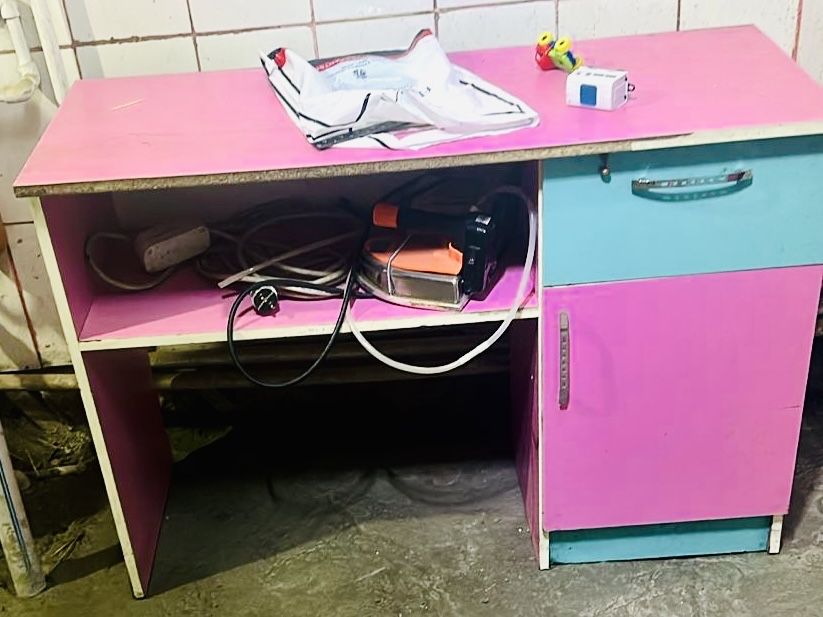 Продам детский 3 шкафа + стол и кровать