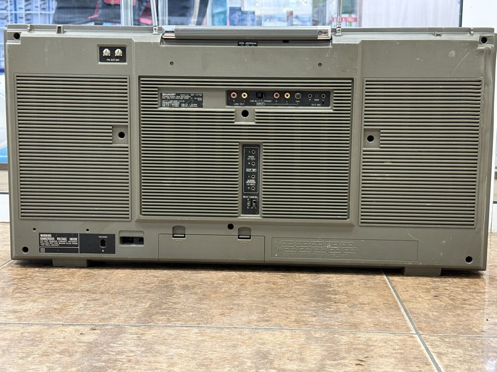 Sharp GF 777  Японская стереомагнитола 1982 года