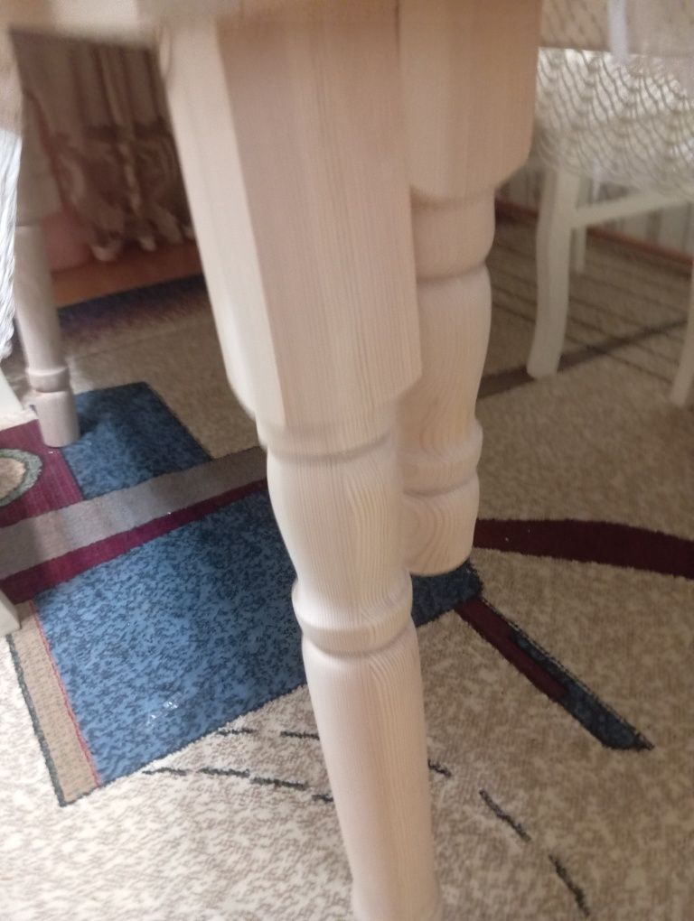 Продам стол для гостиной