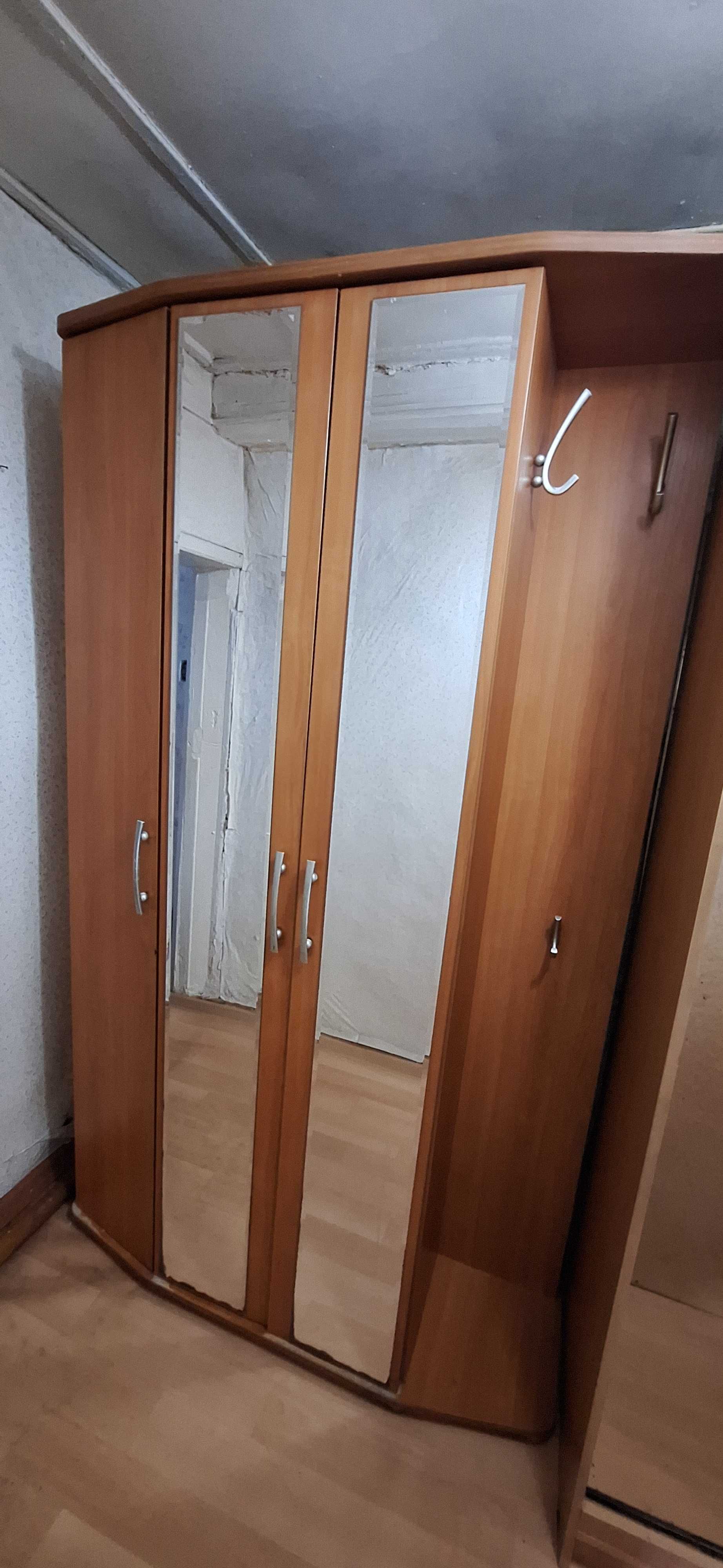 Продам шкаф прихожию.